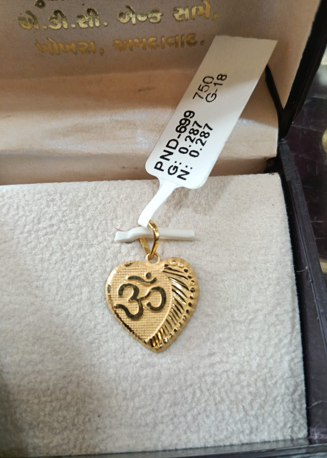 916 gold pendent